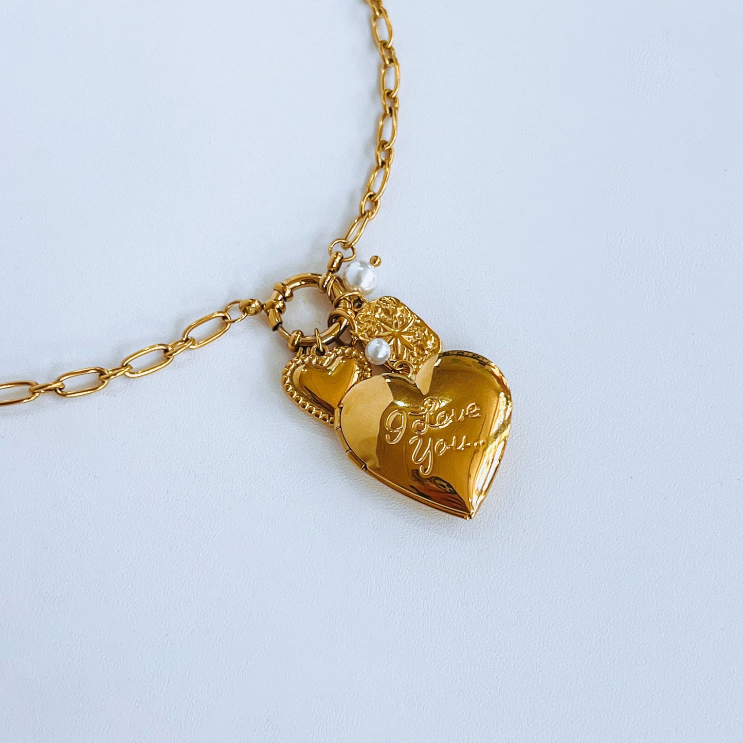 Heart Locket Necklace Gold heart-shaped pendant necklace 