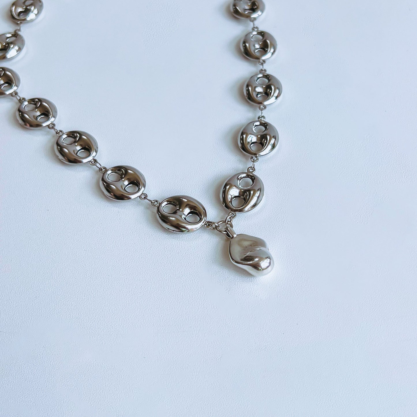 Theta Chunky Necklace - Silver chunky Silver necklace with silver pendant on a white background
