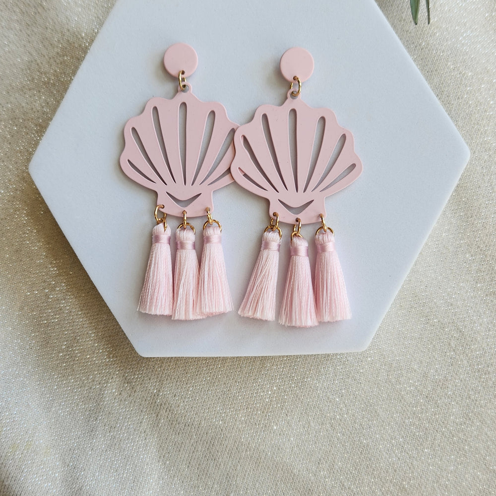 Seashell Blush Earring